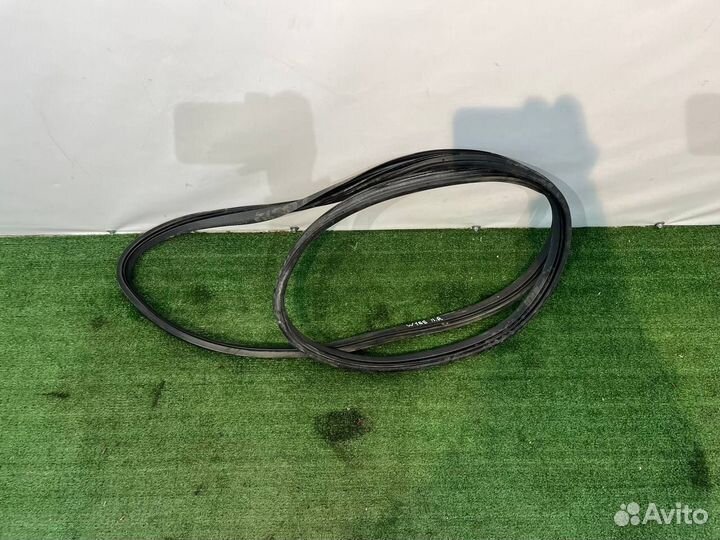 Уплотнитель двери передней правой Mercedes-Benz160750