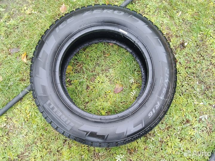 Pirelli Ice Zero 215/65 R16