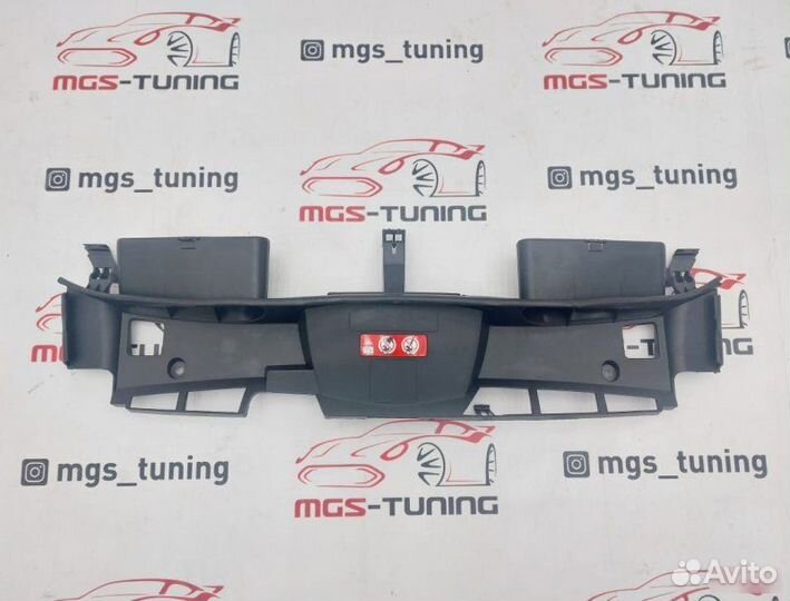 Кожух решетки радиатора на E-Class W212 13-16гг