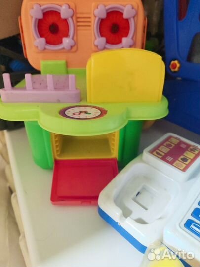 Много разных детских игрушек