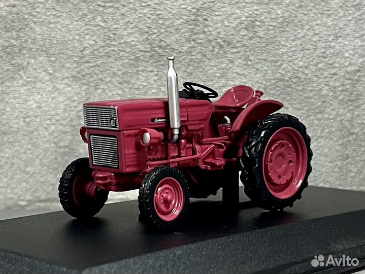 Модель трактора Universal 445U 1:43 Hachette
