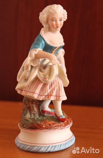 Фарфоровая статуэтка, старая Франция. 1860е