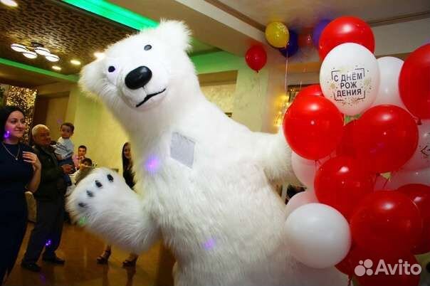 Белый мишка Умка поздравляет