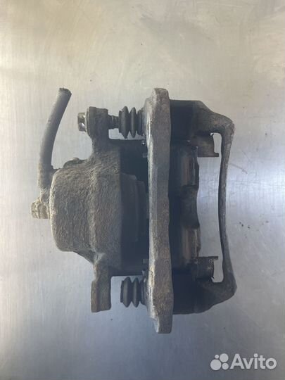 Суппорт передний правый Mitsubishi Galant 1993 199