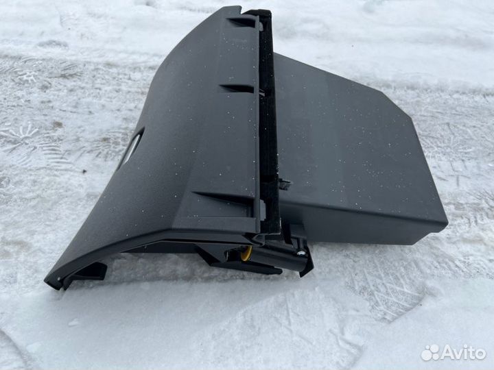 Бардачок Renault Latitude L70A M4R735 2010