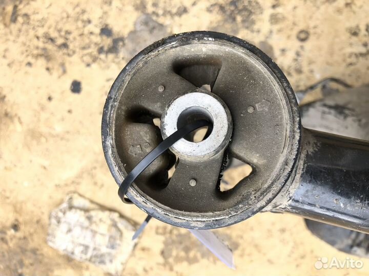 Рычаг задний верхний Range Rover Sport L320