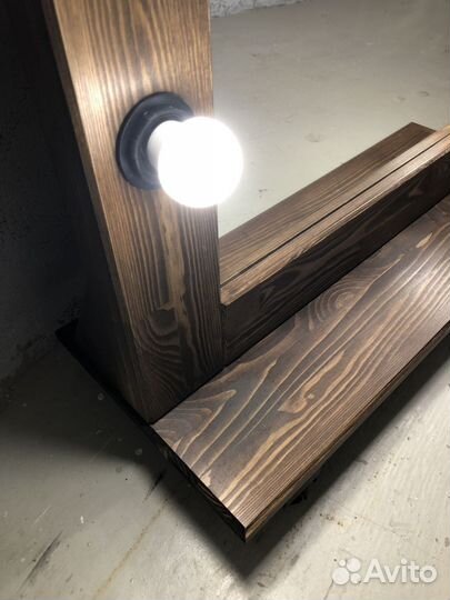 Гримерное зеркало с подсветкой