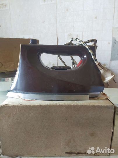 Утюг СССР с терморегулятором и пароувлажнителем