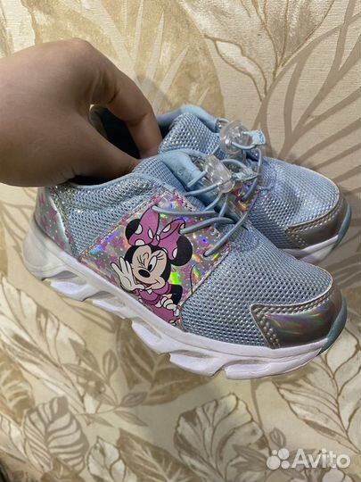 Светящиеся кроссовки Minnie Mouse размер 28