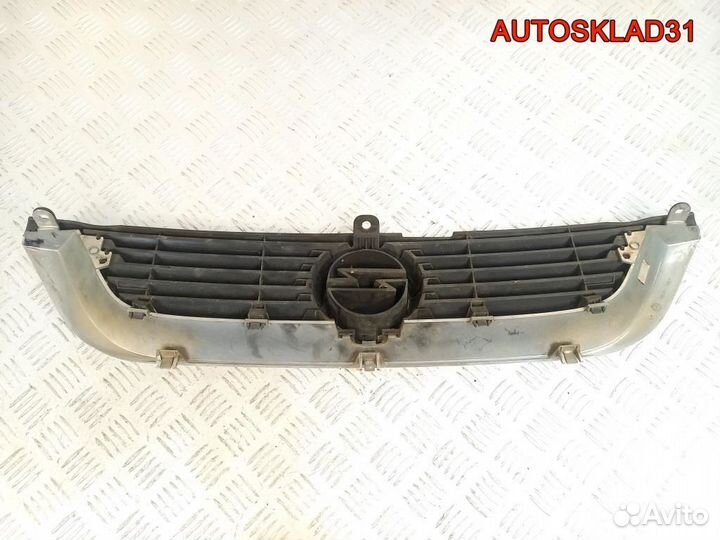 Решетка радиатора Opel Vectra B 90568226