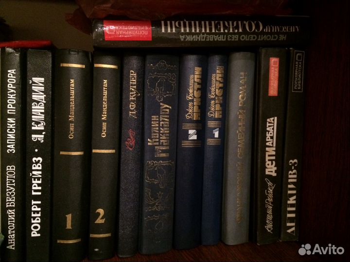 Книги разных жанров (детективы,романы,поэзия,проза