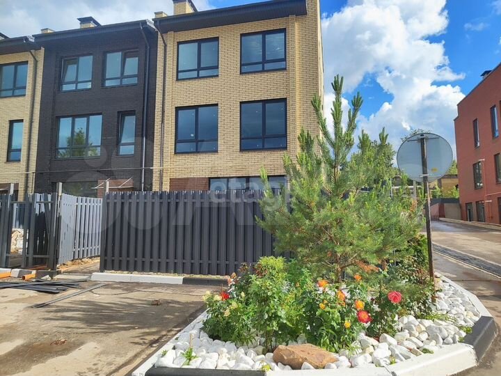 Таунхаус 93 м² на участке 1,5 сот.