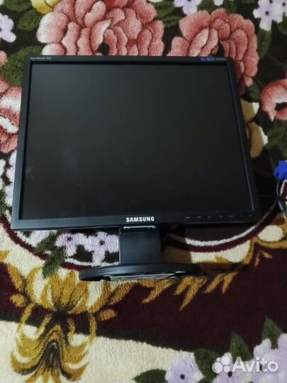 Монитор Samsung 943