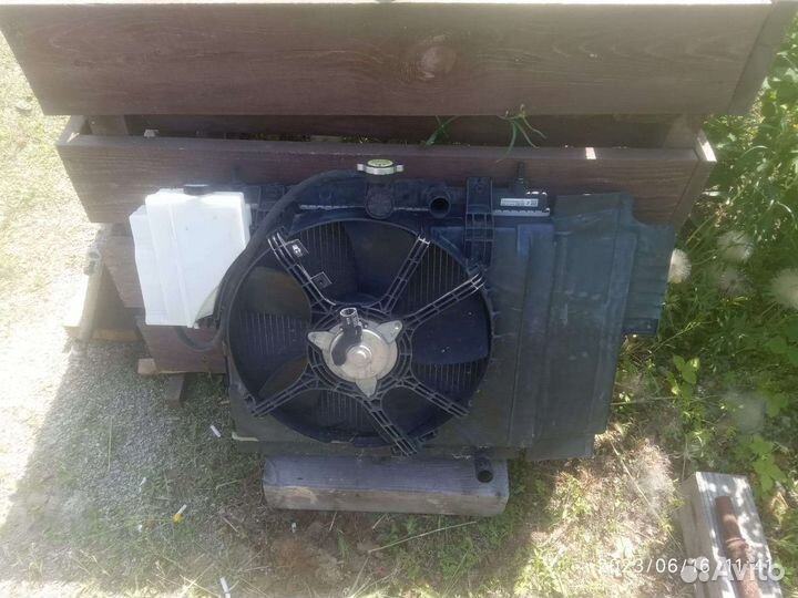 Радиатор охлаждения Nissan Note E11 2009