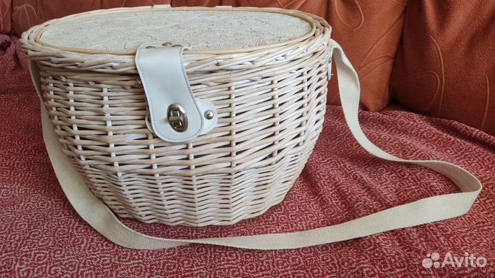 Корзина для пикника с посудой