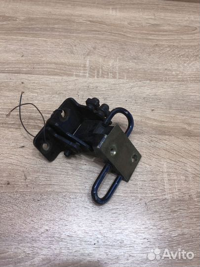 Петля двери задняя правая Фольксваген Тоуарег 2005