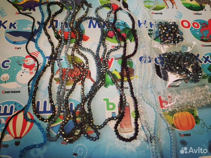 Стеклянные и пластиковые бусины, пришивные и клеев