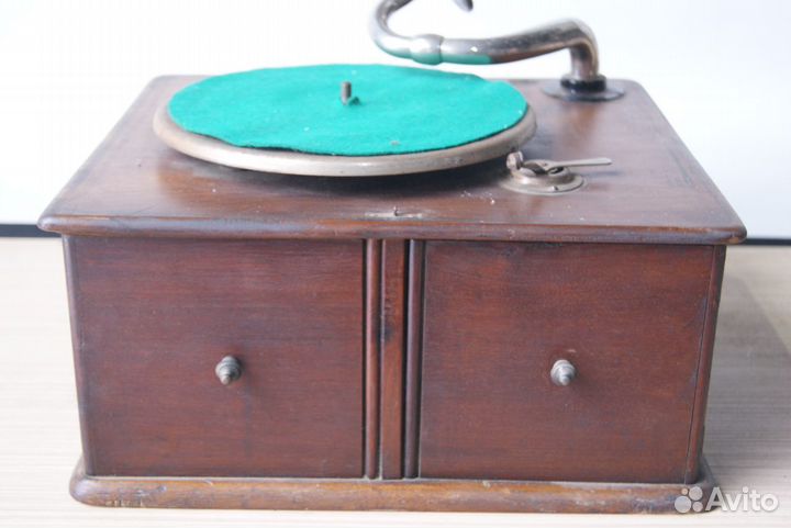 Граммофон кабинетный Европа