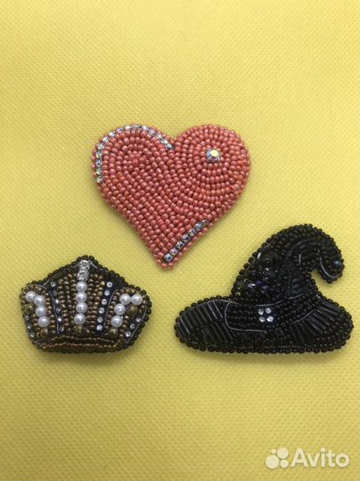 Брошь ручной работы из бисера