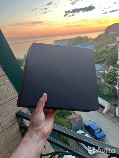PlayStation 4 slim + игры на дисках
