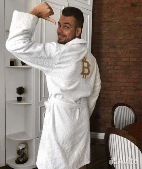 Мужской махровый халат с вышивкой