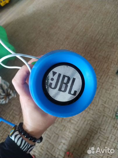 Музыкальная колонка jbl
