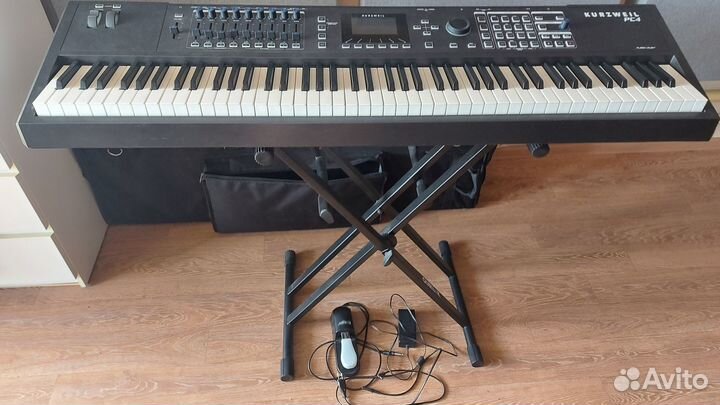 Синтезатор Kurzweil PC4 (88 клавиш) с чехлом