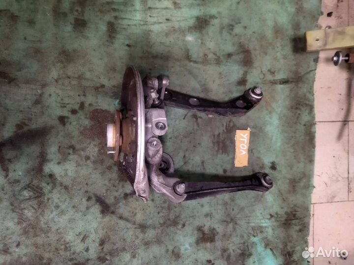 Кулак задний левый Volvo xc60 2