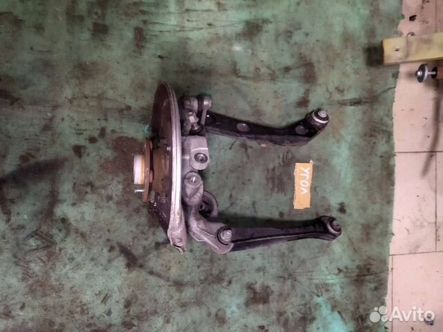 Кулак задний левый Volvo xc60 2