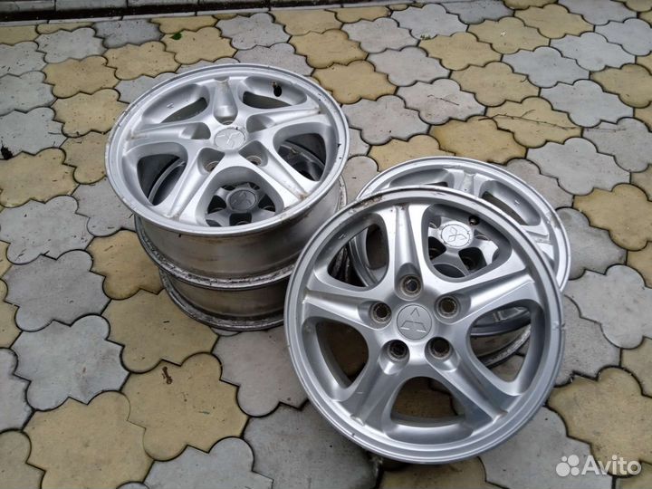 Диски литые R16 4шт 5 отв вылет 46мм Mitsubishi