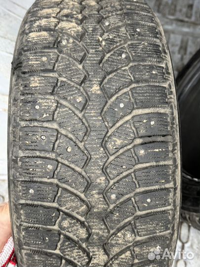 Bridgestone Blizzak Spike-01 215/55 R17 98T