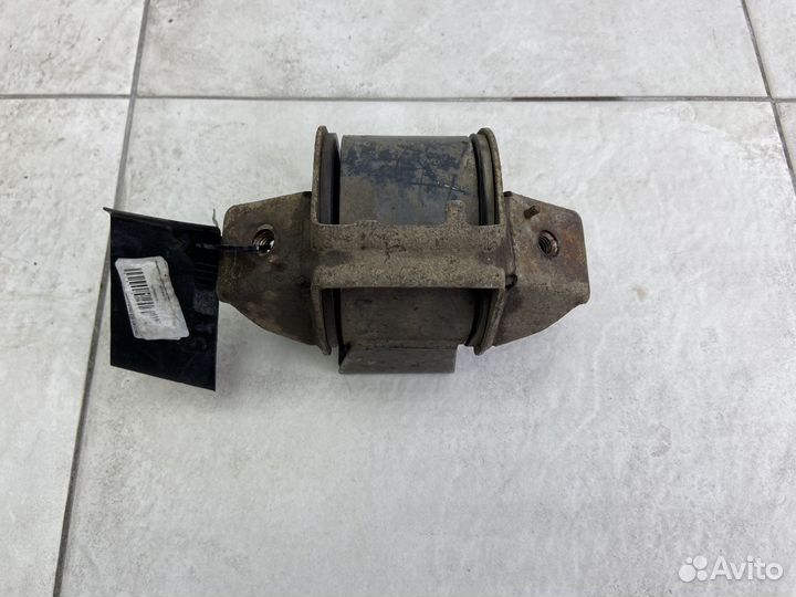 Подушка двигателя Volkswagen Passat B3