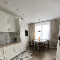 2-к. квартира, 61 м², 1/3 эт.