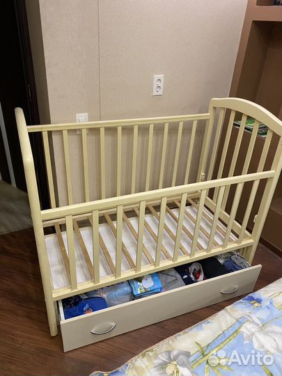 Кровать детская с маятником и матрасом