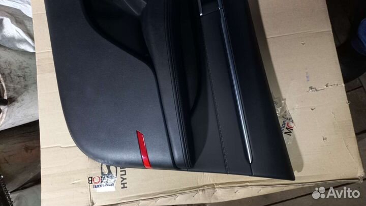 Передняя правая обшивка двери