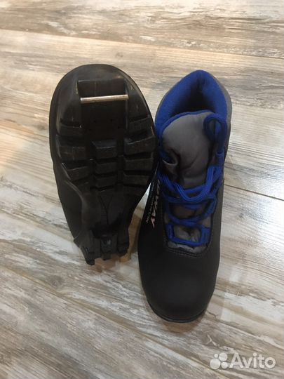 Ботинки 35 р для беговых лыж детские 2 класс