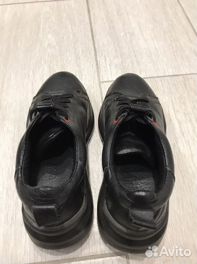 Кроссовки кожаные