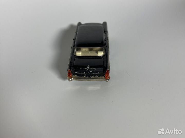Модель автомобиля Чайка газ 13