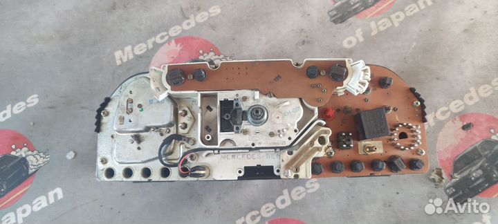 Щиток приборов Mercedes-Benz w201 m103