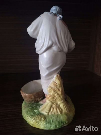 Статуэтка Вербилки. Крестьянка. СССР. Фарфор