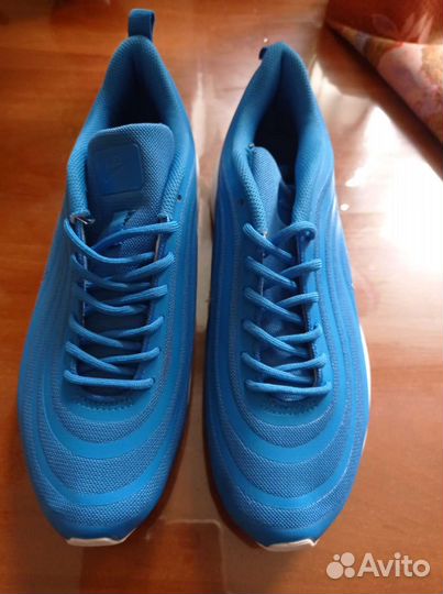 Кроссовки новые