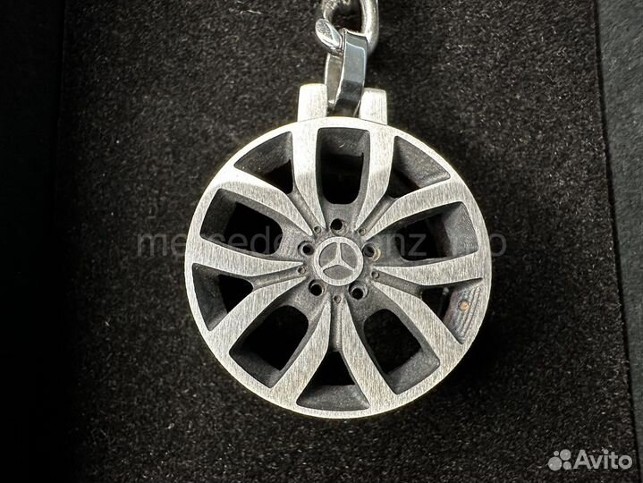 Оригинальный брелок Мерседес Бенц
