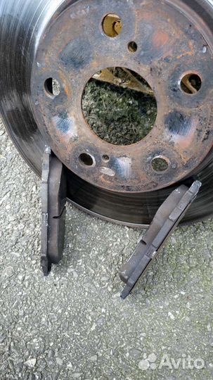 Тормозные диски передние на Toyota Corolla 150