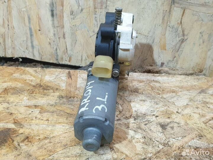 Моторчик стеклоподъемника задний левый Land Rover