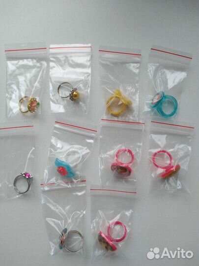 Браслеты, кольца, сквиши