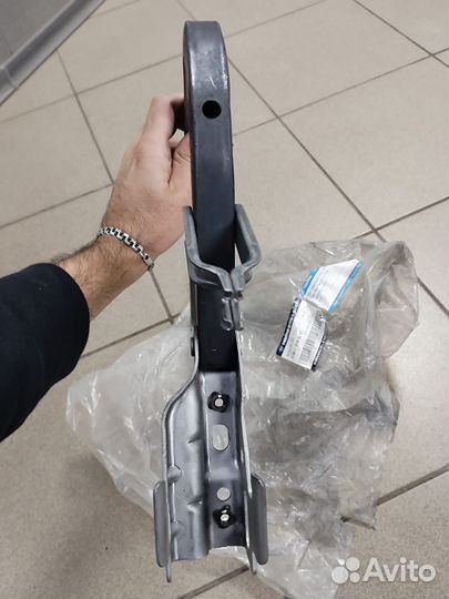 Петля крышки багажника правый Haima M3