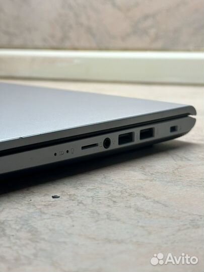 Ноутбук 15.6