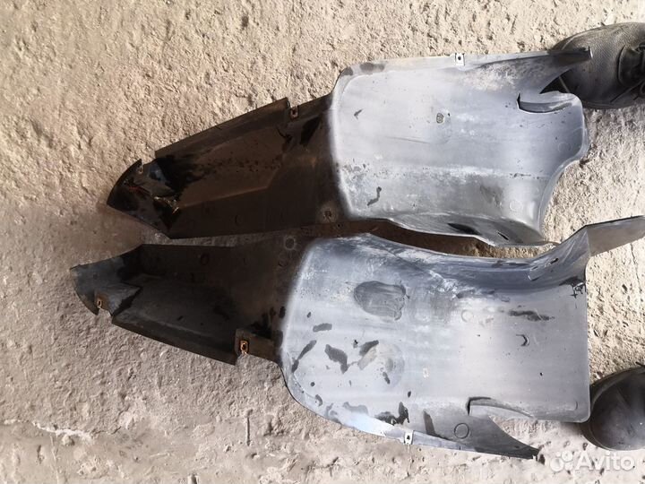 Подкрылки на Рено Симбол