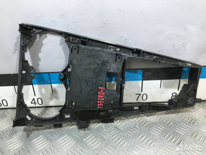 Б/У Кронштейн центральной консоли#001