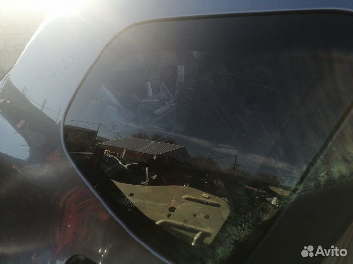 Стекло кузовное глухое заднее правое Nissan